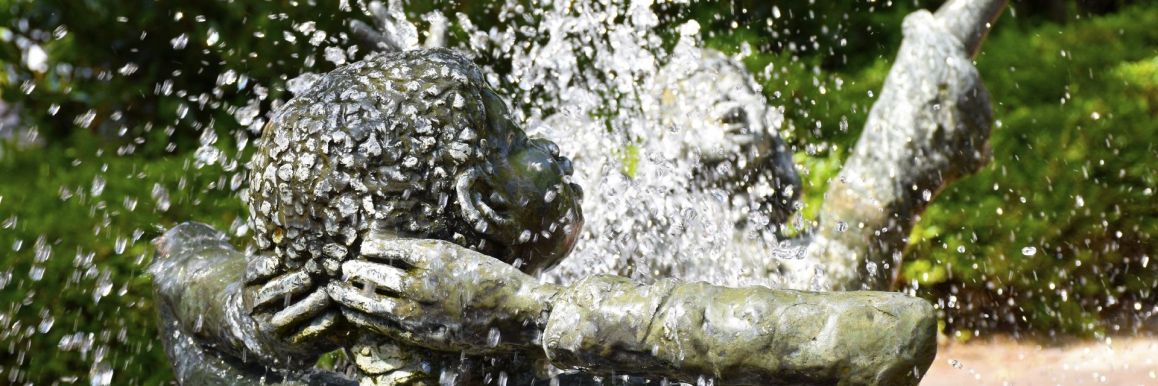 Kinder am Brunnen